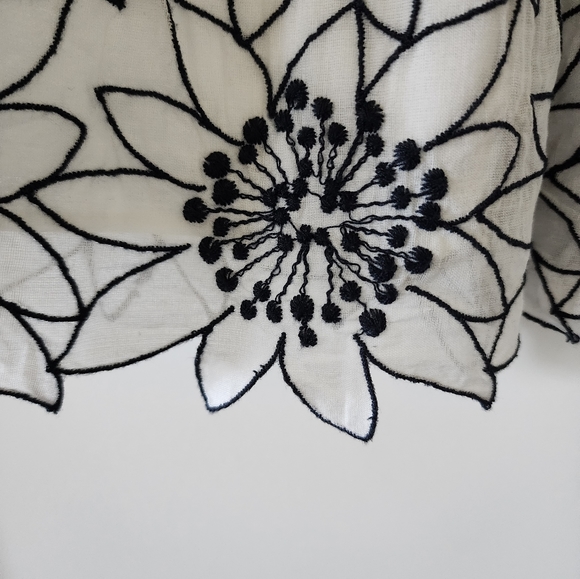 J. CREW Embroidered Floral Top G8414 White & Navy Size Small Sleeveless Lined - Picture 3 of 11